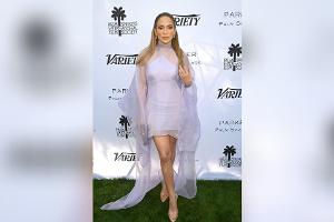 Elegant in Lavendel: Jennifer Lopez bezaubert mit Transparent-Look