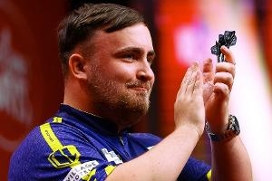 Darts-Weltmeister Luke Littler würdigt Messi mit Pokal-Schnappschuss