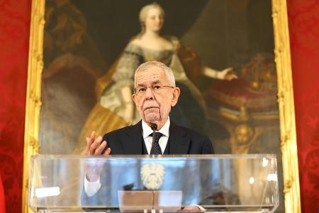 Eigentlich wollte Bundespräsident Alexander Van der Bellen Kickl als Kanzler verhindern. Jetzt gibt er ihm doch den Regierungsbildungsauftrag. 