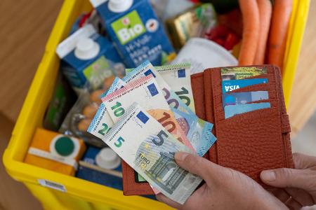 Der tägliche Einkauf ist teurer geworden. (Symbolbild)