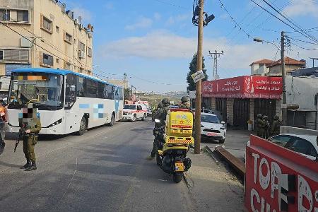 Unbestätigten Berichten nach kam es in Reaktion auf den Anschlag zu Übergriffen israelischer Siedler. 