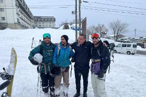 Drei Snowboarder von japanischem Berg gerettet