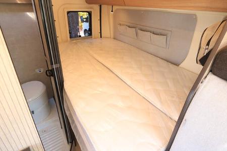 Campingbus, Bett, französisches Bett