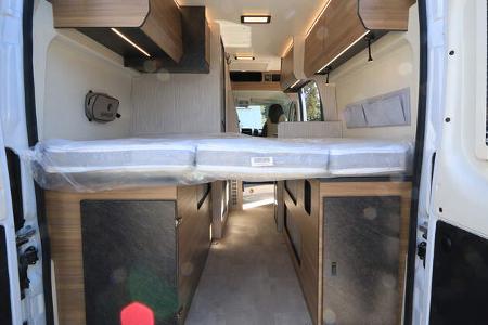 Campingbus, Querbett, Heck