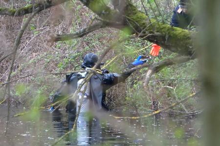 Mitte März entdeckten die Ermittler die Leiche der 51-jährigen Großmutter des Babys in einem See bei Bad Schönborn (Landkreis Karlsruhe). (Archivbild)