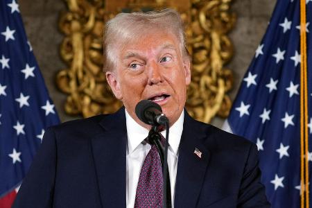 Trump hatte auf einer Pressekonferenz den Einsatz des US-Militärs nicht ausgeschlossen, um Kontrolle über den Kanal zu erlangen. Trump hatte auf einer Pressekonferenz den Einsatz des US-Militärs nicht ausgeschlossen, um Kontrolle über den Kanal zu erlangen.
