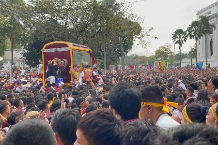 Die Katholiken auf den Philippinen sagen dem Schwarzen Nazarener heilende Kräfte nach. (Foto aktuell)
