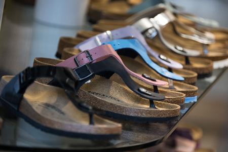 Das Unternehmen kämpft um Urheberrechte für seine Sandalen-Klassiker. (Archivbild)