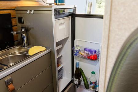 Hymer Grand Canyon, Halbhoher Kühlschrank.