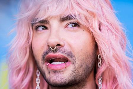Tokio-Hotel-Frontmann Bill Kaulitz zeigte in einer Instagram-Story seine gepackten Luxuskoffer, darunter ein Notfallset des Roten Kreuzes und zwei Walkie-Talkies. (Archivbild)