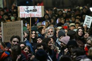 Zehntausende protestieren in Österreich gegen Rechts