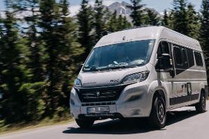 6 Meter langer Campervan mit Einzelbetten