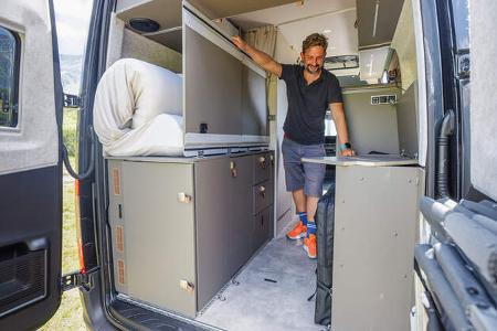 Hymer Grand Canyon, Regale und Schubfächer