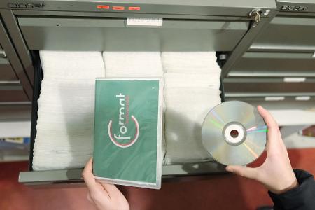Eine DVD mit Cover der Videothek des Filmkunstvereins Format.