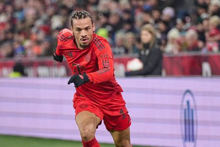 Leroy Sané (bis 73.) - Note: 4,5 - Kam aus dem Nichts immer wieder zu Chancen, leistete sich aber viele kleine Ungenauigkeiten in seinem Spiel. Verlor zu oft den Ball. Traf nach einem verunglückten Nicolas-Ausflug nach der Pause das leere Tor nicht. Er sucht weiter nach der Form.