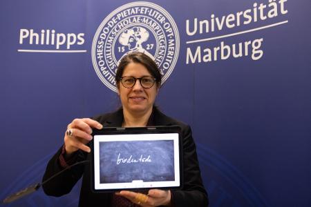 Constanze Spieß, Sprecherin der Unwort-Jury, verkündet die Entscheidung.