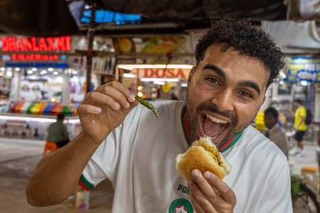 Der deutsche Influencer und Content Creator Younes Zarou hat 18,1 Millionen Fans auf der Social Media Plattform Instagram.