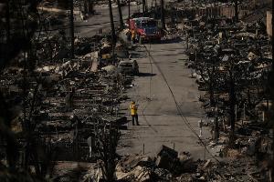 Feuerwehr in L.A. macht Fortschritte - Starkwinde flauen ab