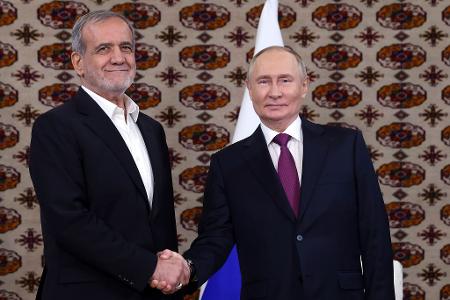Schon jetzt liefert der Iran Russland Waffen für seinen Angriffskrieg gegen die Ukraine - ein strategisches Partnerschaftsabkommen dürfte die militärische Zusammenarbeit beider Länder weiter stärken. (Archivbild)