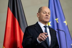 Scholz kontert Baerbock: Keine Ukraine-Hilfe ohne Schulden