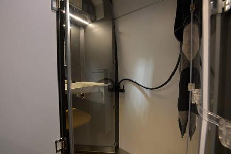 Starvan Rebel Campervan (2025) Dusche f