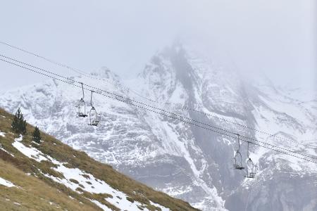 Bei einem Skilift-Unfall sind im spanischen Astún mehr als 30 Menschen verletzt worden. (Symbolbild)