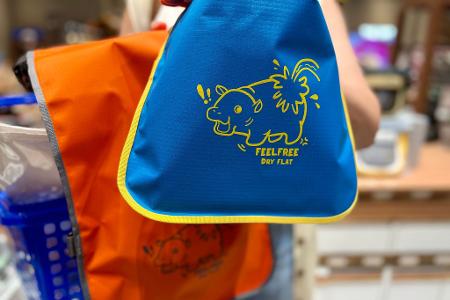 Das Hippo-Kind ziert auch Schwimmbeutel.