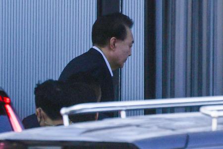 Yoon rechtfertigte sich beim Haftprüfungstermin vor dem Gericht in Seoul. (Archivbild)