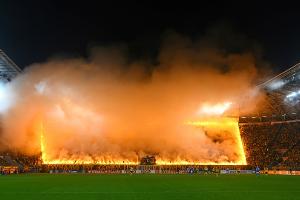 Pyrotechnik: Sechstellige Geldstrafe für Dynamo