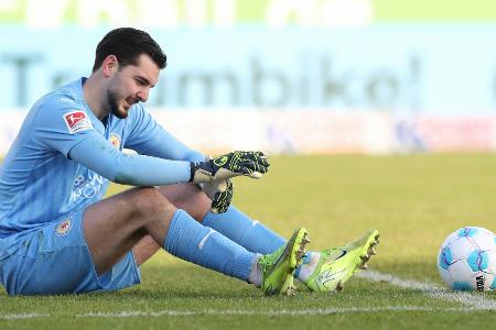 OP bei Eintracht-Keeper: Zu Null mit gebrochenem Daumen OP bei Eintracht-Keeper: Zu Null mit gebrochenem Daumen