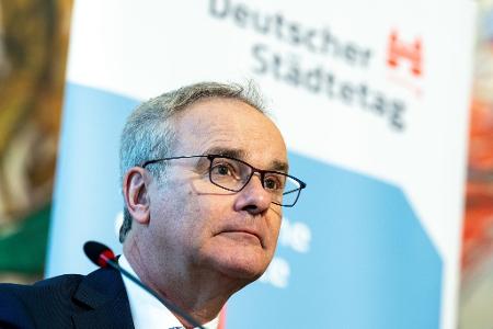 Helmut Dedy vom Deutschen Städtetag sieht Paketautomaten grundsätzlich positiv. (Archivbild)