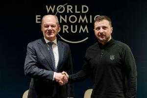 Selenskyj dankt Scholz in Davos für Hilfe bei Flugabwehr
