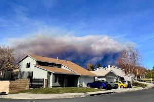 Flächenbrand nördlich von L.A. treibt Tausende in die Flucht