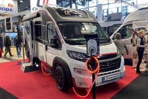 Hybrid-Womo mit 900 km Reichweite ab 99.990 Euro