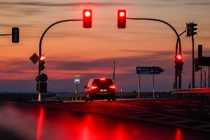 Wer bleibt bei Rot stehen? ADAC untersucht Verkehrsverstöße