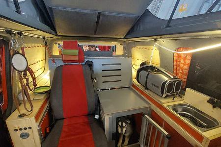 Flowcamper Fellschnute Hundebox im Wohnraum