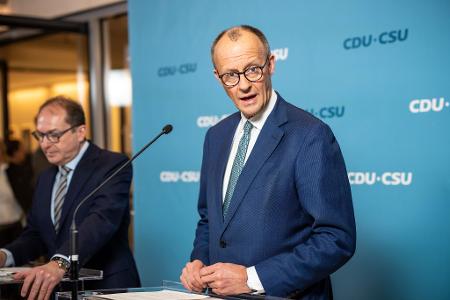 Die Union möchte sich zu aktuellen Migrationsthemen mit zwei Anträgen und einem Gesetzentwurf im Bundestag positionieren. 