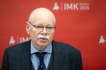 Ulrich Mäurer (SPD), Innensenator von Bremen, berichtet über die Ergebnisse einer Sonder-Videokonferenz der Innenminister von Bund und Ländern zu der Gewalttat in Aschaffenburg. 