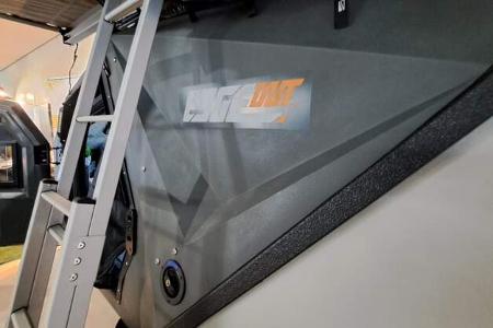 Edge Out (2025) Südafrikanischer Offroad-Wohnwagen Detail Leiter