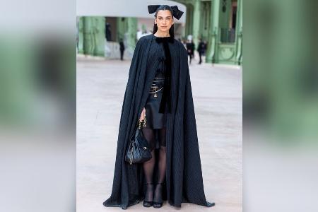 Starbesetzte Chanel-Show: Dua Lipa begeistert ganz in Schwarz in Paris Starbesetzte Chanel-Show: Dua Lipa begeistert ganz in Schwarz in Paris