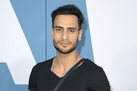 …Timur Ülker dachte bei seiner Schmuggelei gleich an die Allgemeinheit: Er hatte Brühwürfel mitgebracht, um das fade Essen aus Reis und Bohnen etwas schmackhafter zu machen. Damit wäre er vermutlich sogar durchgekommen, wenn seine Mitcamper am…
