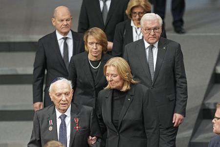 Der Bundestag gedenkt der Opfer des Nationalsozialismus. 
