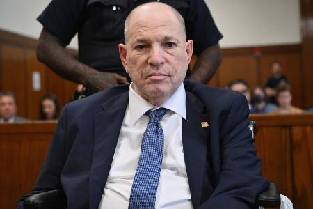 Harvey Weinstein fleht um früheren Gerichtsprozess Harvey Weinstein fleht um früheren Gerichtsprozess
