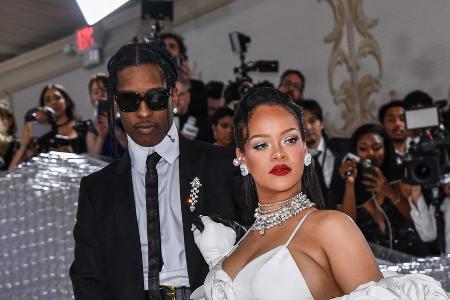 Prozess in Los Angeles: Rihanna unterstützt A$AP Rocky vor Gericht Prozess in Los Angeles: Rihanna unterstützt A$AP Rocky vor Gericht
