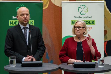 Die Zentrumspartei um Finanzminister Trygve Slagsvold Vedum (links) schert aus der Regierung aus.