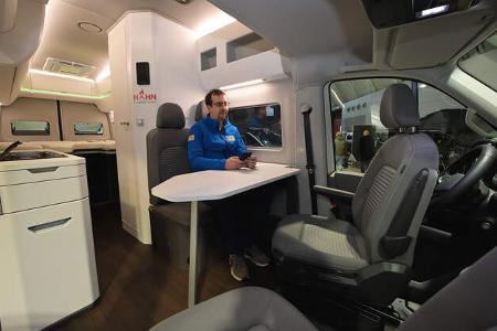 Sitzgruppe im VW Grand California