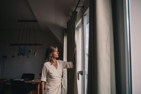 Selbstgespräche helfen dabei, unsere Gedanken zu sortieren und Gefühle zu regulieren. Selbstgespräche helfen dabei, unsere Gedanken zu sortieren und Gefühle zu regulieren.