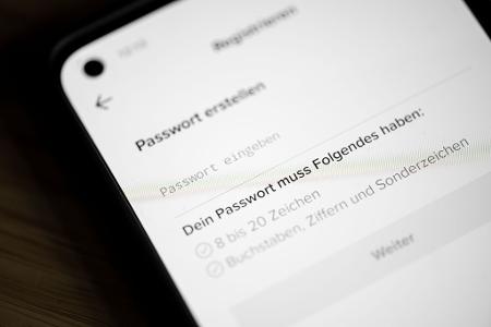 Nutzt man ein Passwort mehrfach, könnten Cyberkriminelle bei einem Datenleck Zugriff auf mehrere Konten bekommen. (Symbolbild) Nutzt man ein Passwort mehrfach, könnten Cyberkriminelle bei einem Datenleck Zugriff auf mehrere Konten bekommen. (Symbolbild)