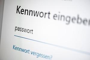 Schutz von Onlinekonten: Starkes Passwort reicht nicht aus