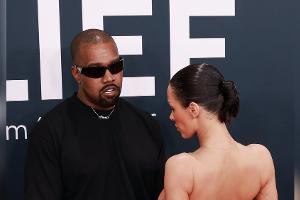 Kanye West und seine Frau sorgen für Nackt-Skandal bei den Grammys